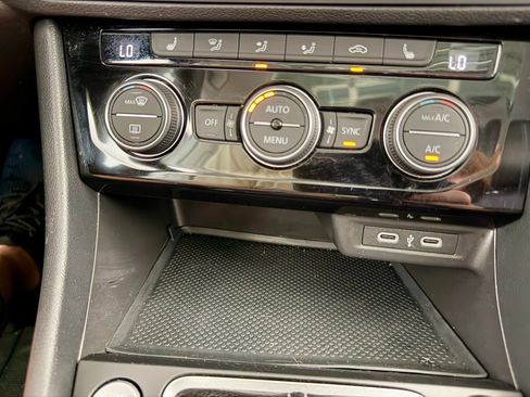 Used 2023 Volkswagen Jetta SE w/ Panoramic Sunroof Package FWD image 30