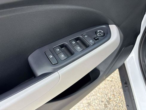 Used 2026 Hyundai Venue SEL FWD image 9