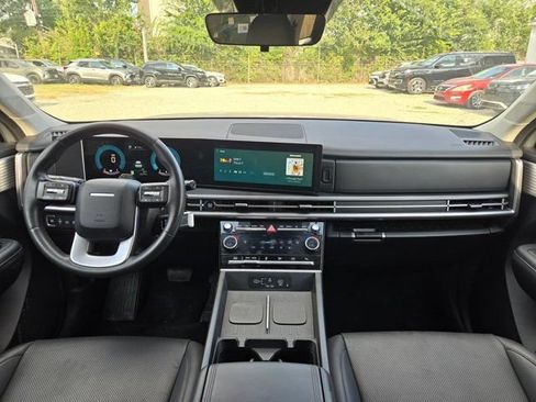Used 2025 Hyundai Santa Fe SEL FWD image 24