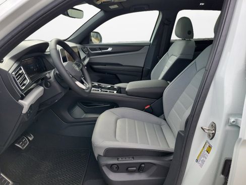 New 2026 Volkswagen Atlas Cross Sport SEL R-Line AWD/4WD image 9