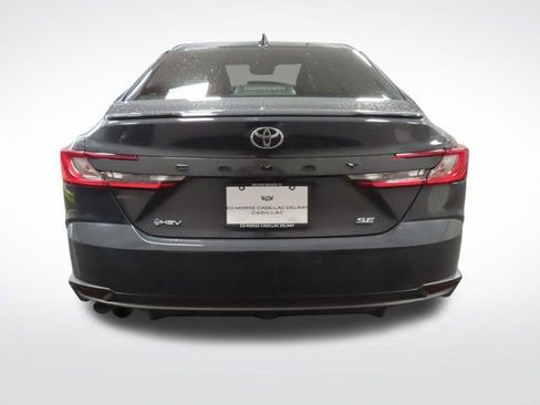 Used 2025 Toyota Camry SE w/ Convenience Package image 4