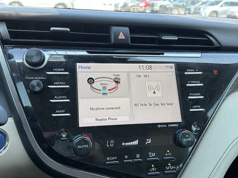 Used 2020 Toyota Camry XLE FWD image 8