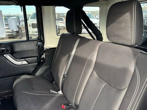 Used 2015 Jeep Wrangler Unlimited Sahara w/ Connectivity Group image 16