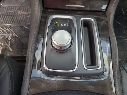 Used 2015 Chrysler 300 Limited RWD image 25