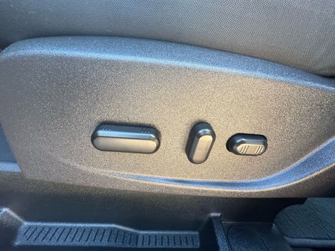 Used 2017 Ford C-MAX SE image 24