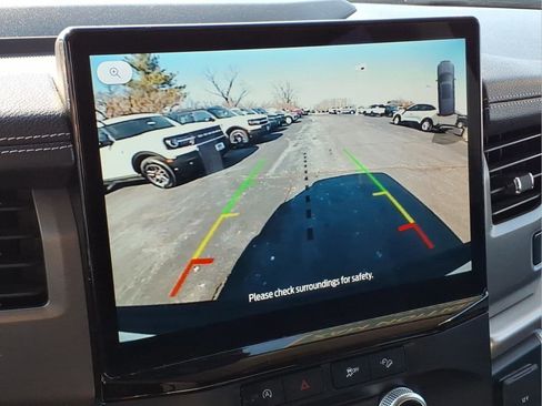 Used 2024 Ford Expedition Max XLT image 9