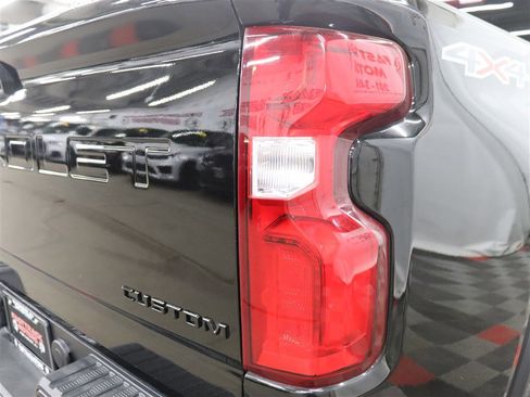 Used 2021 Chevrolet Silverado 2500 Custom w/ Custom Value Package AWD/4WD image 12