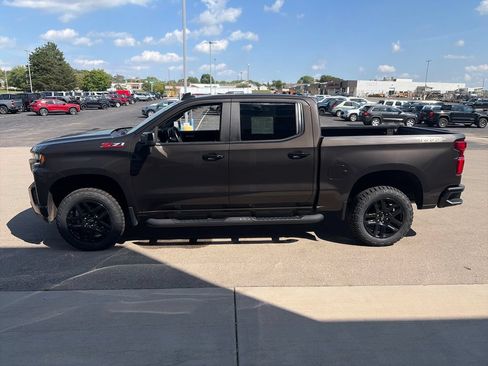Used 2021 Chevrolet Silverado 1500 LT Trail Boss w/ Bed Protection Package AWD/4WD image 4