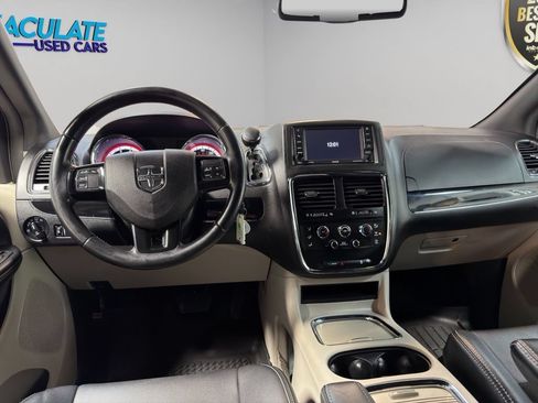 Used 2020 Dodge Grand Caravan SXT FWD image 12