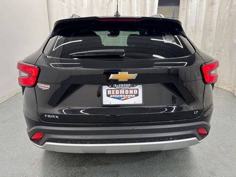 Used 2025 Chevrolet Trax LT w/ LT Convenience Package FWD image 7