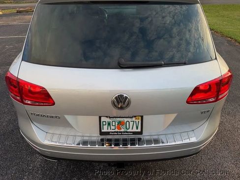 Used 2011 Volkswagen Touareg TDI image 28