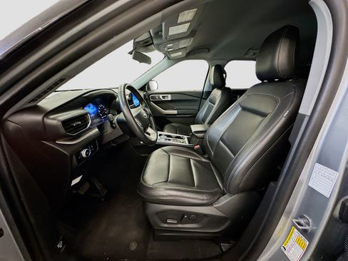Used 2023 Ford Explorer XLT w/ Equipment Group 202A image 13
