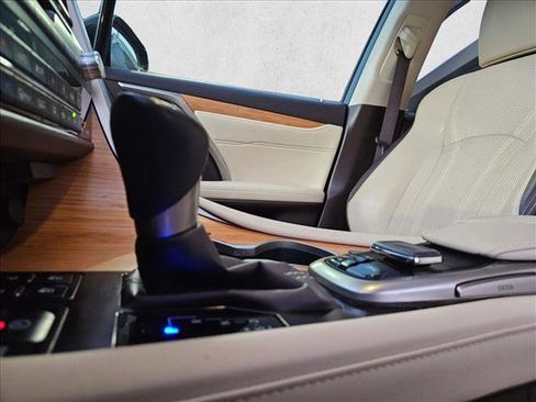 Used 2018 Lexus RX 350L RX 350L Premium image 18