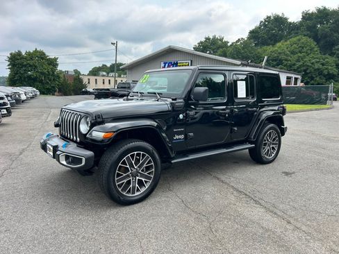 Used 2023 Jeep Wrangler Unlimited Sahara w/ Cold Weather Group AWD/4WD image 2