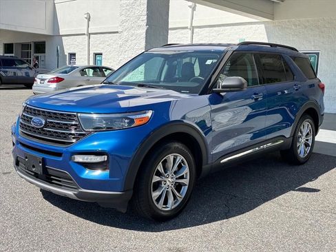 Used 2023 Ford Explorer XLT w/ Equipment Group 202A AWD/4WD image 23