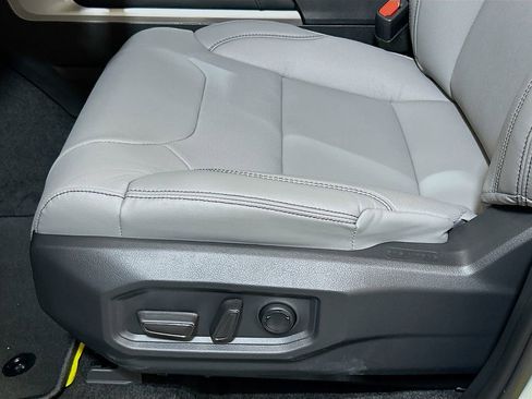 Used 2026 Toyota Tundra Limited AWD/4WD image 16