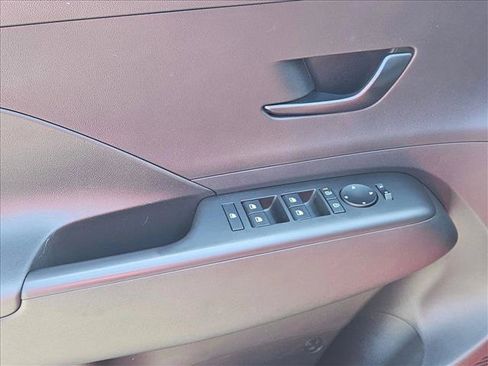 Used 2025 Hyundai Kona SEL FWD image 12