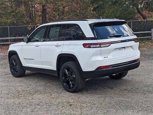 New 2025 Jeep Grand Cherokee 4WD image 4