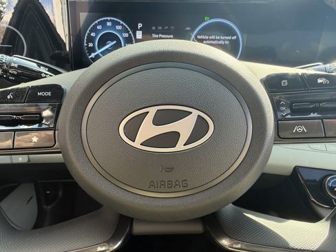 New 2026 Hyundai Elantra Limited image 32