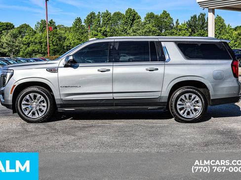 Used 2025 GMC Yukon XL Denali AWD/4WD image 9