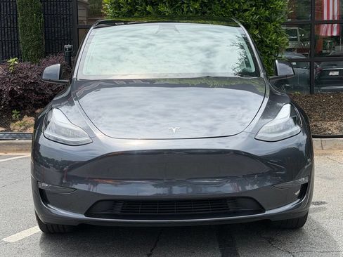 Used 2024 Tesla Model Y Long Range AWD/4WD image 3