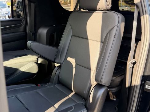 Used 2023 GMC Yukon XL Denali w/ Advanced Technology Package AWD/4WD image 10