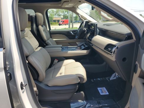 Certified 2024 Lincoln Navigator Reserve AWD/4WD image 9