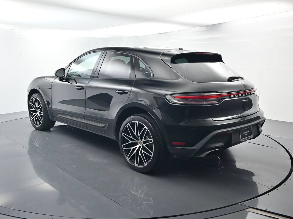 Used 2023 Porsche Macan AWD/4WD image 3