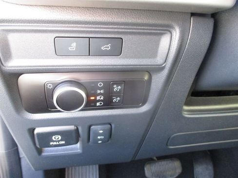 Used 2024 Ford Expedition XLT image 18