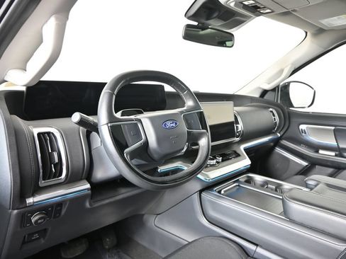 Used 2025 Ford Expedition Max Platinum AWD/4WD image 23