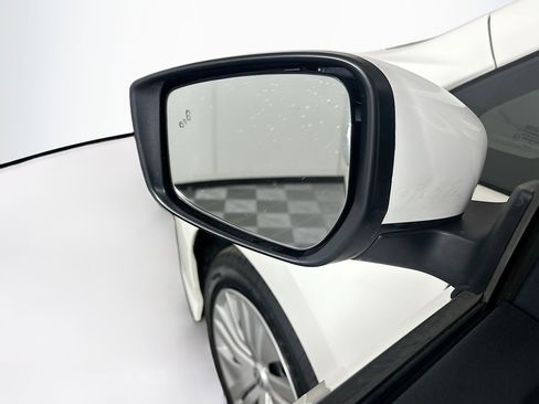 Used 2025 Nissan Leaf S image 16