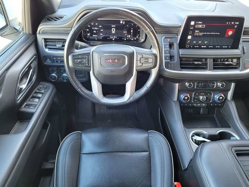 Used 2022 GMC Yukon SLT w/ SLT Luxury Package image 16