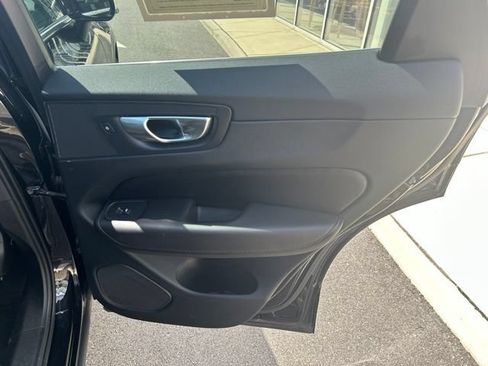 Certified 2023 Volvo XC60 B5 Plus AWD/4WD image 12