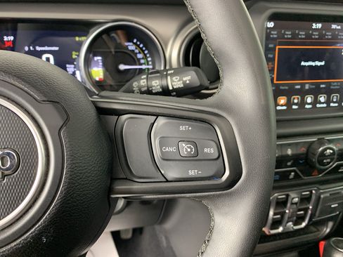 Used 2023 Jeep Wrangler Unlimited w/ Sun & Screen Package AWD/4WD image 19