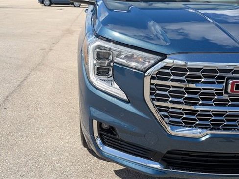 Used 2024 GMC Terrain Denali image 12