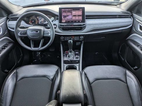 Used 2023 Jeep Compass Latitude w/ Sun and Sound Group AWD/4WD image 16