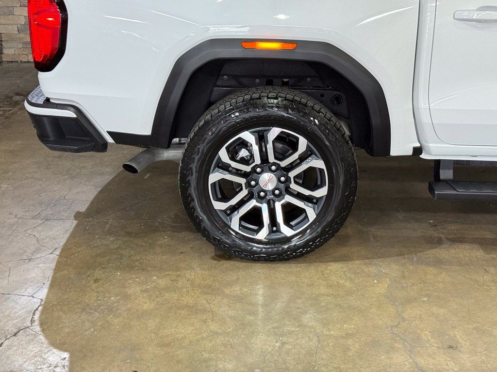 Used 2024 GMC Canyon AT4 w/ AT4 Premium Package AWD/4WD image 5