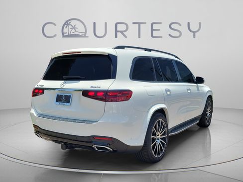 Used 2024 Mercedes-Benz GLS 450 4MATIC image 3
