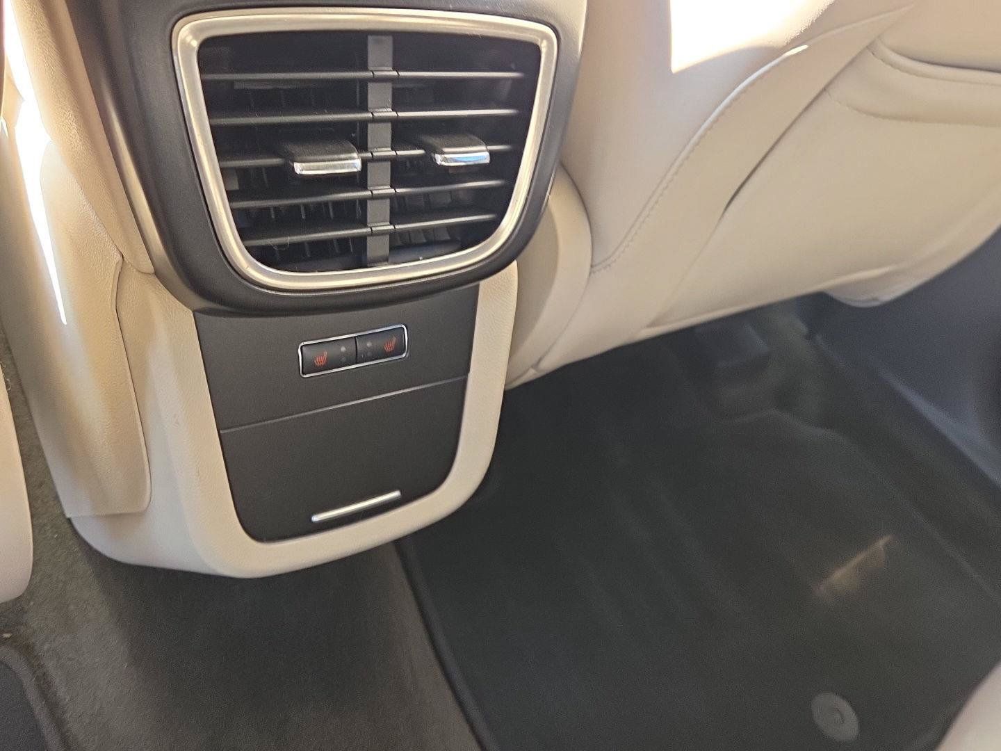 Used 2018 Lincoln MKX Select w/ Select Plus Package AWD/4WD image 14