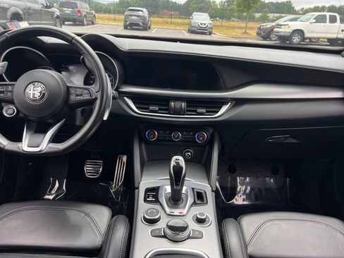 Used 2022 Alfa Romeo Stelvio Veloce AWD/4WD image 16