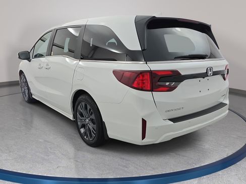 New 2026 Honda Odyssey Touring image 7