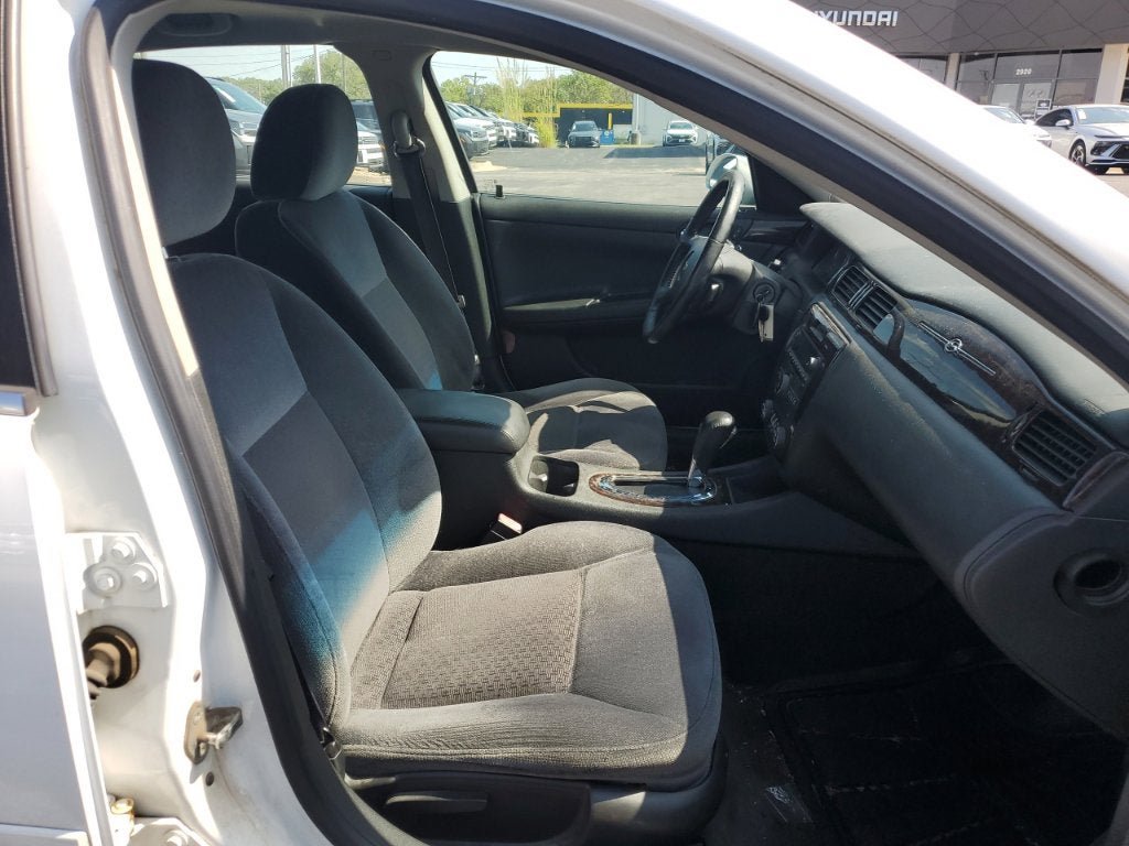 Used 2014 Chevrolet Impala LT w/ LT Sunroof Package FWD image 13