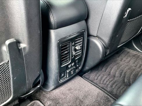 Used 2018 Jeep Grand Cherokee Overland AWD/4WD image 33