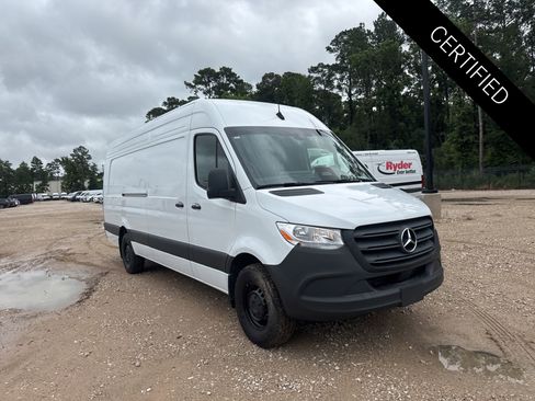 Used 2025 Mercedes-Benz Sprinter 2500 image 2