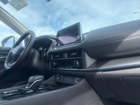 Certified 2025 Nissan Rogue SV image 26