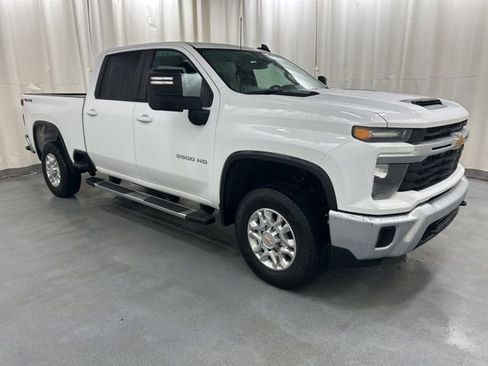 Used 2024 Chevrolet Silverado 3500 LT image 1