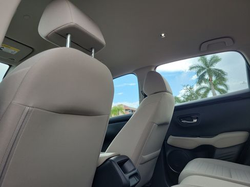 Certified 2025 Honda HR-V LX image 11