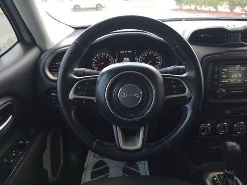 Used 2016 Jeep Renegade Latitude FWD image 20