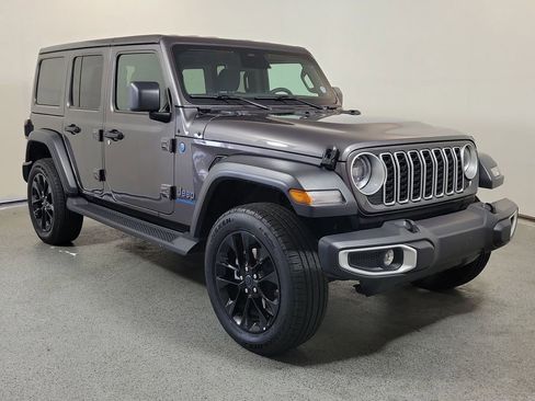 Used 2025 Jeep Wrangler Unlimited Sahara AWD/4WD image 1