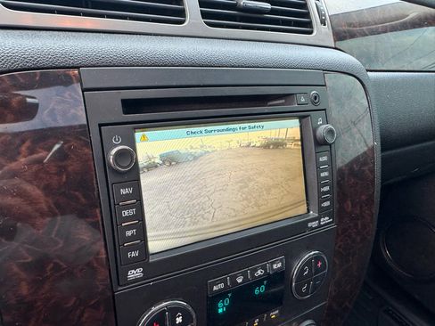 Used 2011 GMC Yukon XL Denali image 31